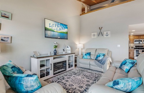 Gravois Mills Casa | Laking it Easy: Jawdropping Views, Snocone Machine, Kayaks, Swimming, Large Dock