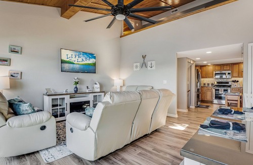 Gravois Mills Casa | Laking it Easy: Jawdropping Views, Snocone Machine, Kayaks, Swimming, Large Dock