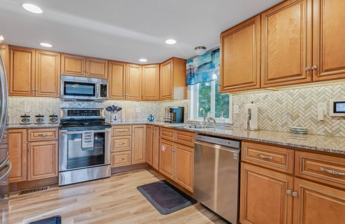 Gravois Mills Casa | Laking it Easy: Jawdropping Views, Snocone Machine, Kayaks, Swimming, Large Dock