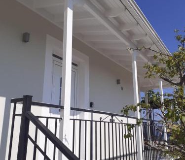 Fternon Apartamento | Lakis house