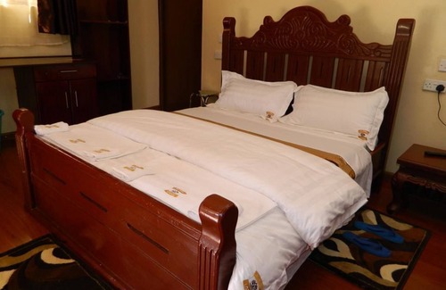 Ndaragwa Cabina | Lalanasi Lodge