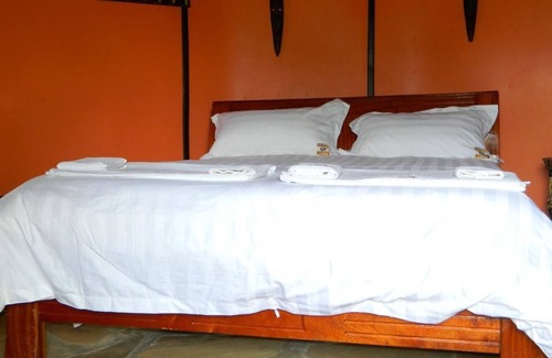 Ndaragwa Cabina | Lalanasi Lodge