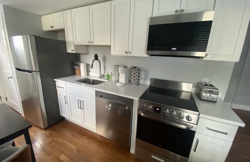Salem Apartamento | Lallys House, Historic Salem. Steps from common & Halloween events-Themed rooms!