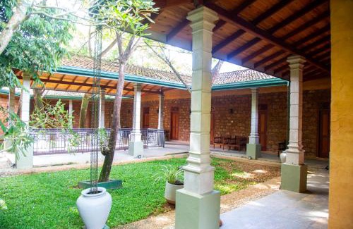 Hettimulla Cama Y Desayuno | Laluna Eco Resort Pvt Ltd