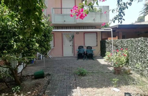 Crucoli Casa | edificio lamanna casa rosa