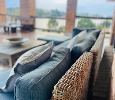 Emalahleni Casa | LamaProp Stay Inn
