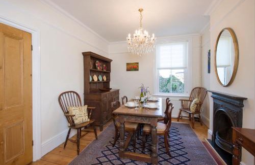 Seaford Casa | Lamb's Knees