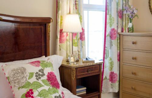 Seaford Casa | Lamb's Knees