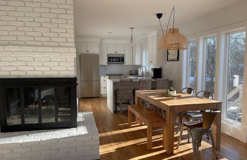 Vineyard Haven Casa | Lamberts Cove Beach House 3+ Bedroom w/ Carriage House Apartment 1.4 mi to beach
