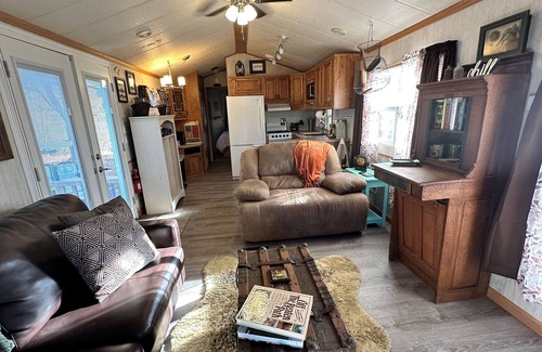 Bradford Cabaña | Lamoka Lake 4-season tiny house for boating, ice-fishing, hunting, wineries