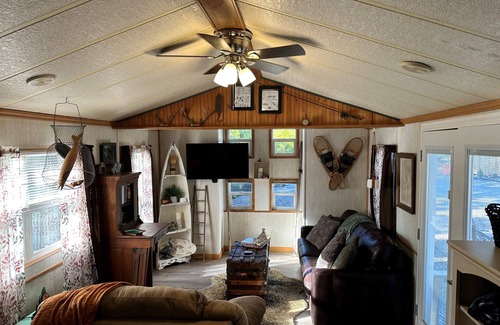 Bradford Cabaña | Lamoka Lake 4-season tiny house for boating, ice-fishing, hunting, wineries