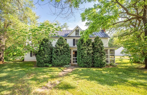 Bluemont Casa | Lamontagne Farmhouse a Rural Pristine Setting