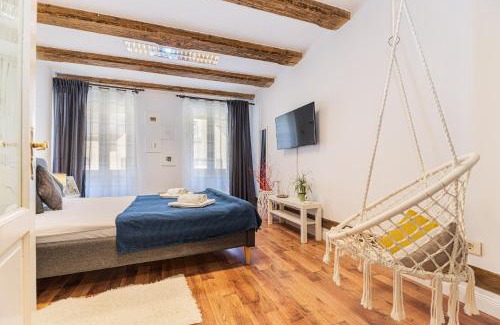 Brasov Old Town Apartamento | Lamp House