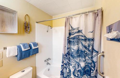 Bandon Casa | Lamplighter Inn - Tropical Fish Cove and Octopus Encounter