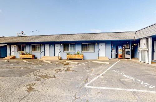 Bandon Casa | Lamplighter Inn - Tropical Fish Cove and Octopus Encounter