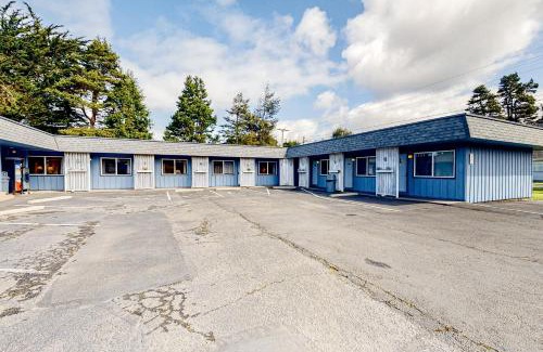 Bandon Casa | Lamplighter Inn - Tropical Fish Cove and Octopus Encounter