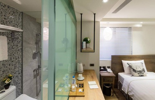 East District Hotel | Lan Kwai Fong Garden Hotel