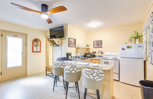 Chiefland Apartamento | Lanai & Fire Pit: Riverfront Studio in Chiefland!