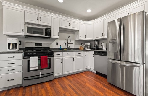 Quartz Hill Casa | Lancaster Delight: Modern 3BDR Family Home - Spacious Yard & Kid-Friendly
