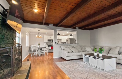 Quartz Hill Casa | Lancaster Delight: Modern 3BDR Family Home - Spacious Yard & Kid-Friendly