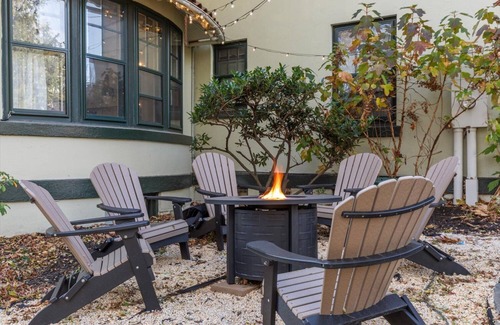 Lancaster Casa | Lancaster Heritage Estate: 10BR Getaway w/ Fireplaces, Koi Pond & EV Charger