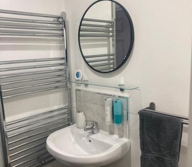 Burnham Apartamento | Lancing Apartments - Spacious 2 Bed - Sleeps 6 - Burnham Village