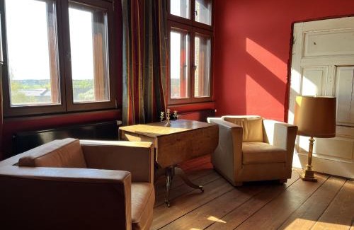 Schwarz Apartamento | Landbahnhof Buschhof 2. Stock