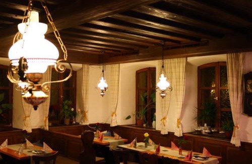 Feuchtwangen Casa | Landgasthof Hotel zum Roß Dorfgütingen