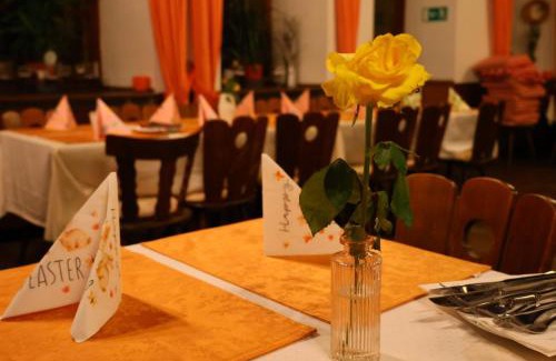 Feuchtwangen Casa | Landgasthof Hotel zum Roß Dorfgütingen