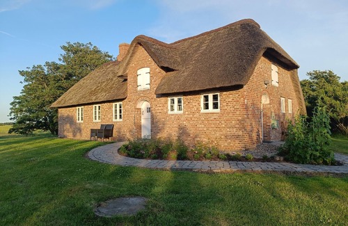 Neukirchen/Erzgeb Casa | Landglück, Reetdachhaus, See, Wlan, Meernah, Hell, Friesisch