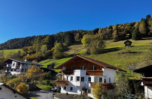 Arzl im Piztal Apartamento | Landhaus Alpenzeit - Bergkristall