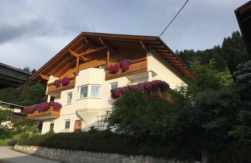 Arzl im Piztal Apartamento | Landhaus Alpenzeit - Bergkristall