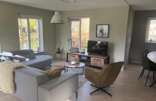 Westerbork Casa | Landhuis op mooi park aan het water