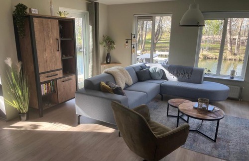 Westerbork Casa | Landhuis op mooi park aan het water