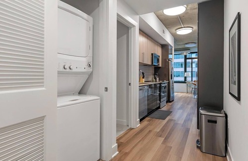 Baileys Crossroads Apartamento | Landing | Chic 1BD, Game Room, Gym