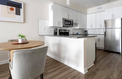 Concord Apartamento | Landing | Chic 1BD, Gym, Pool