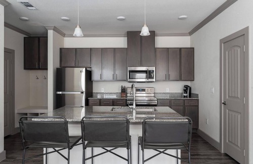 Manor Apartamento | Landing | Modern 1BD, Courtyard, Gym