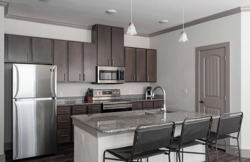 Manor Apartamento | Landing | Modern 1BD, Courtyard, Gym