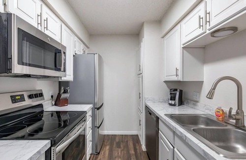 Denton Apartamento | Landing | Spectacular 1BD, Pool, Courtyard