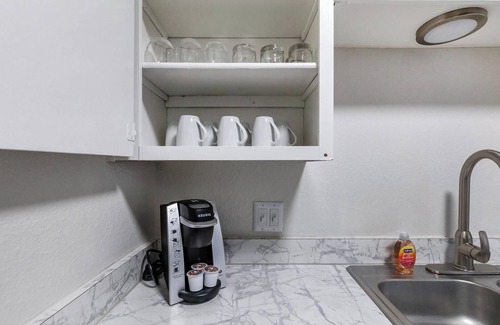 Denton Apartamento | Landing | Spectacular 1BD, Pool, Courtyard