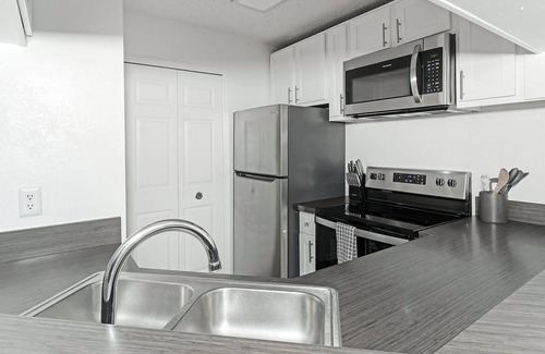 Southside Apartamento | Landing | Amazing 2BD, Tennis Court, Pool