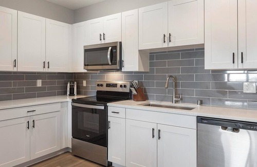 Townsite Apartamento | Landing | Chic 2BD, Rooftop Lounge, Pool