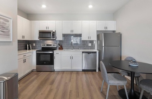 Townsite Apartamento | Landing | Chic 2BD, Rooftop Lounge, Pool