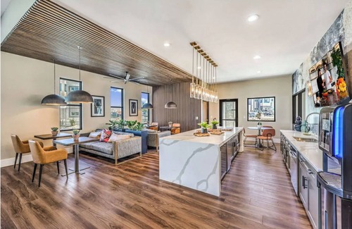 Townsite Apartamento | Landing | Amazing 2BD, Rooftop Lounge, Pool