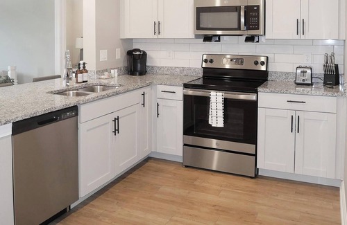 Fort Myers Apartamento | Landing | Chic 2BD, Yoga Studio, Gym