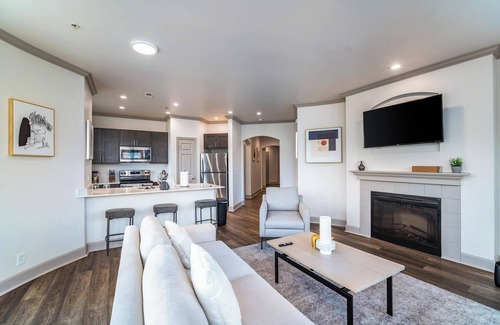 Corryville Apartamento | Landing at The Village at Stetson Square - 2 Be...