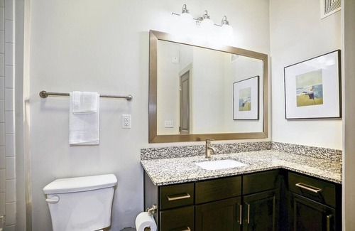Crestline Heights Apartamento | Landing at 4700 Colonnade - 1 Bedroom in Overton