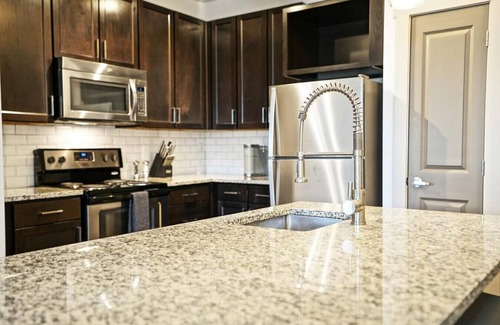 Crestline Heights Apartamento | Landing at 4700 Colonnade - 2 Bedrooms in Overton