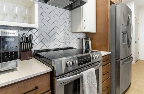 Little Italy Apartamento | Landing at Baricelli - 1 Bedroom in University Circle
