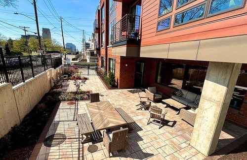 Little Italy Apartamento | Landing at Baricelli - 1 Bedroom in University Circle